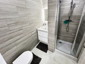 En-suite- click for photo gallery
